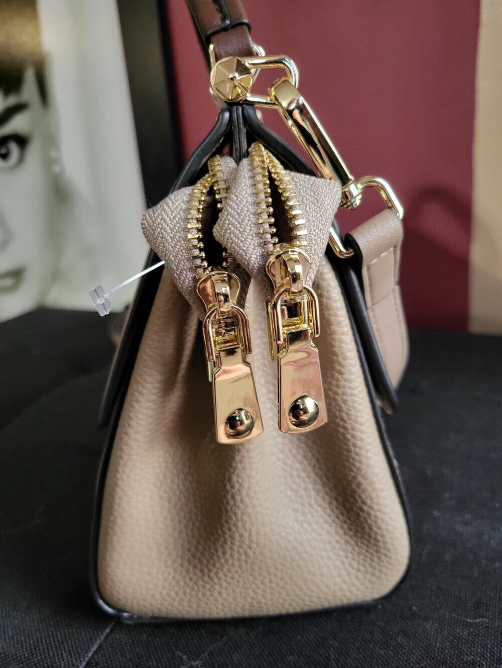 NWOT FOXER Womens Leather Crossbody, Handbag - Picture 3 of 9